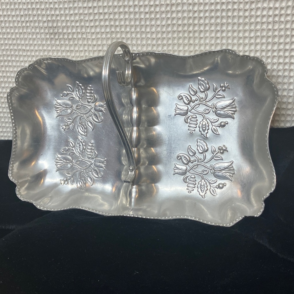 Aluminum handled serving tray
